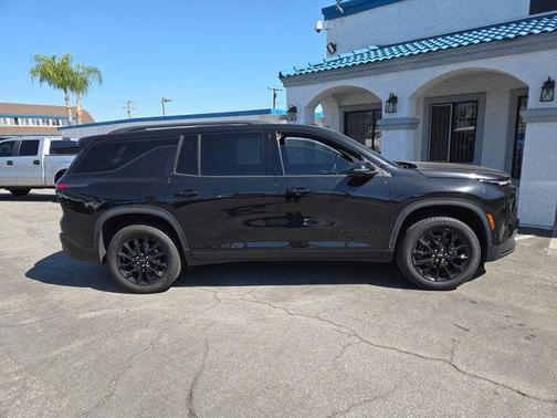 Mosaic Black Metallic 2024 Chevrolet Traverse LT