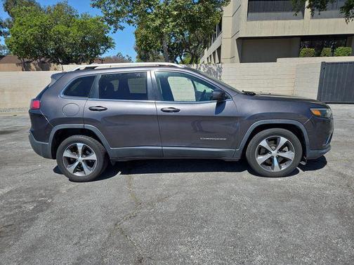 Granite Crystal Metallic Clearcoat 2019 Jeep Cherokee Limited