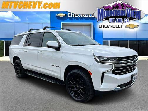 Iridescent Pearl Tricoat 2024 Chevrolet Suburban LT