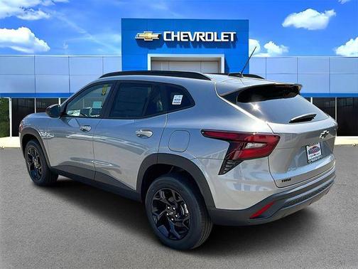 Sterling Gray Metallic 2026 Chevrolet Trax LT
