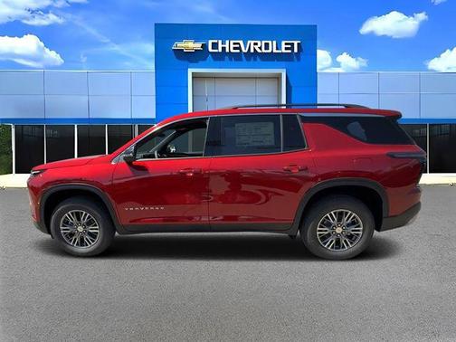Radiant Red Tintcoat 2026 Chevrolet Traverse LT