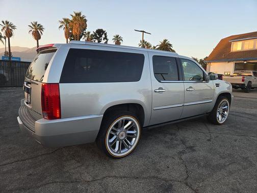 Radiant Silver Metallic 2014 Cadillac Escalade ESV Platinum Edition