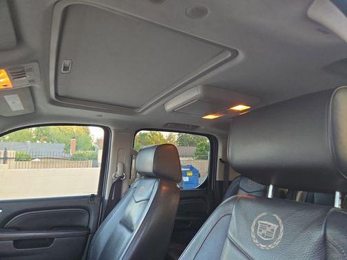 Radiant Silver Metallic 2014 Cadillac Escalade ESV Platinum Edition