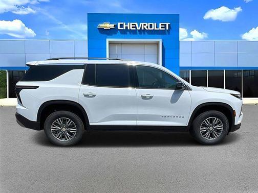Summit White 2026 Chevrolet Traverse LT