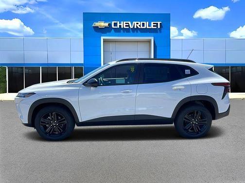 Summit White 2026 Chevrolet Trax FWD ACTIV