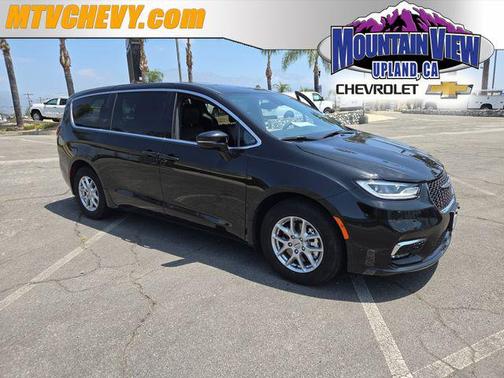 Diamond Black 2025 Chrysler Pacifica L