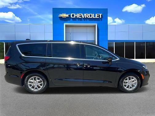 Diamond Black 2025 Chrysler Pacifica L