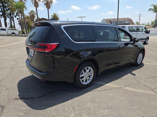 Diamond Black 2025 Chrysler Pacifica L