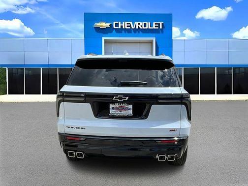 Polar White Tricoat 2026 Chevrolet Traverse RS