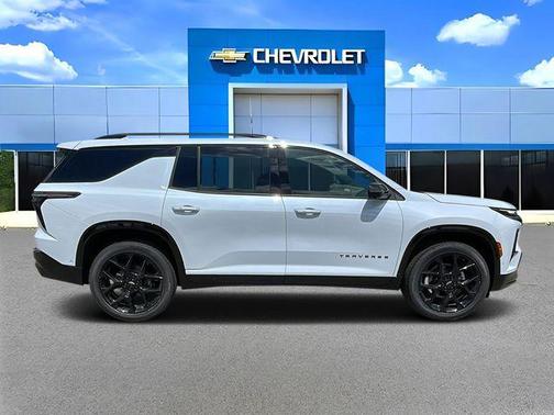 Polar White Tricoat 2026 Chevrolet Traverse RS