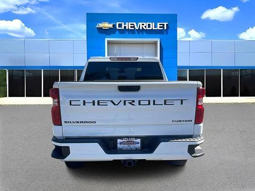 Summit White 2026 Chevrolet Silverado 1500 Custom