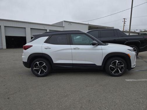 Iridescent Pearl Tricoat 2022 Chevrolet Trailblazer RS