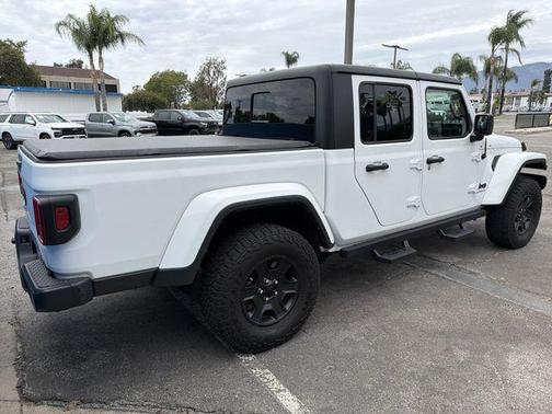 Bright White Clearcoat 2023 Jeep Gladiator Sport S