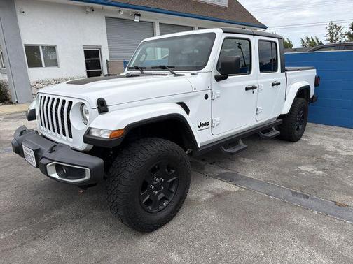 Bright White Clearcoat 2023 Jeep Gladiator Sport S