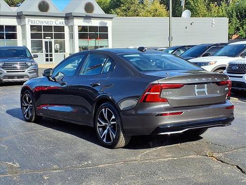 2024 Volvo S60 B5 Core Dark Theme