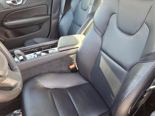 2024 Volvo S60 B5 Core Dark Theme