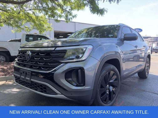 Platinum Gray Metallic 2024 Volkswagen Atlas Cross Sport 2.0T SE w/Technology