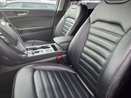 Rapid Red Metallic Tinted Clearcoat 2023 Ford Edge SEL