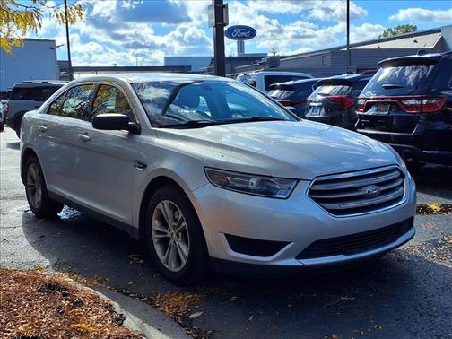 2016 Ford Taurus SE