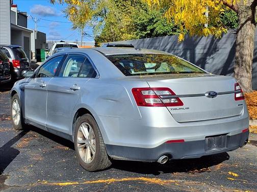 2016 Ford Taurus SE