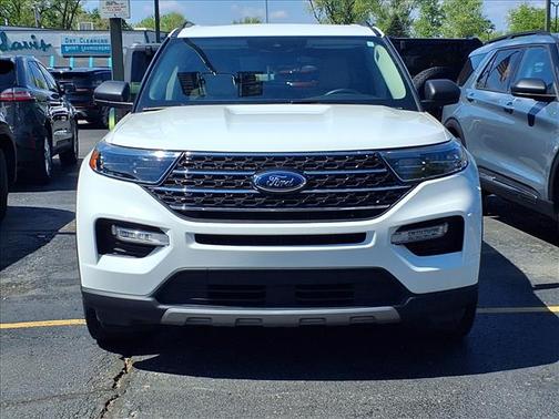 Star White Metallic Tri-Coat 2023 Ford Explorer XLT