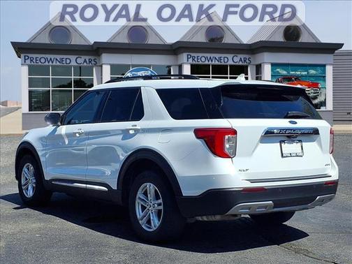 Star White Metallic Tri-Coat 2023 Ford Explorer XLT