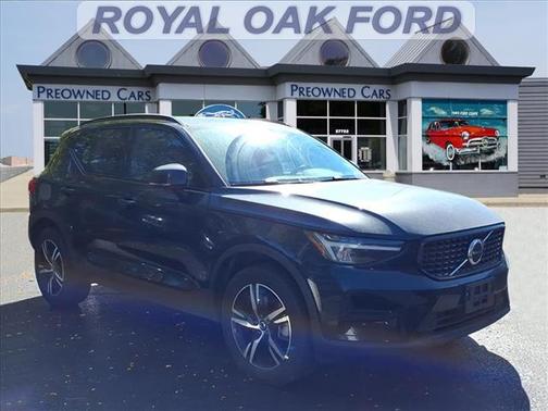 2024 Volvo XC40 B5 Core