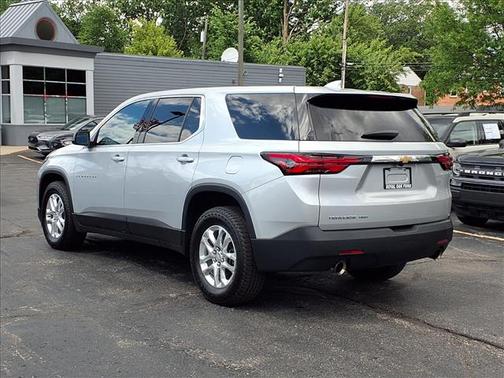 Silver Ice Metallic 2022 Chevrolet Traverse LS