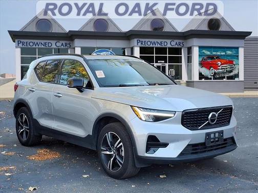2024 Volvo XC40 B5 Core
