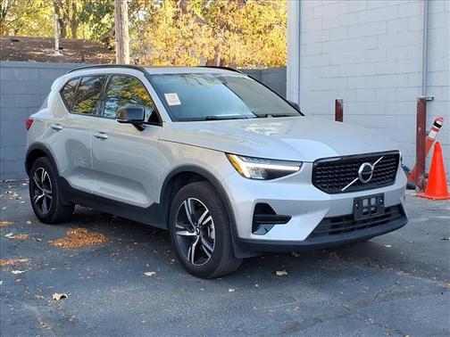 2024 Volvo XC40 B5 Core
