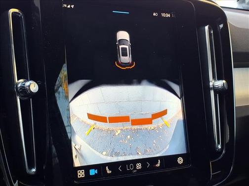 2024 Volvo XC40 B5 Core