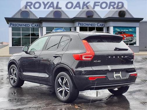 2024 Volvo XC40 B5 Core