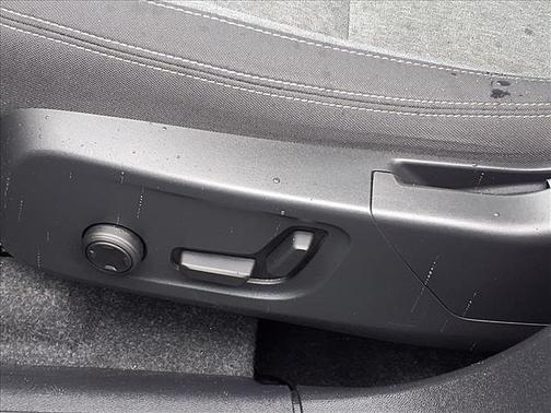 2024 Volvo XC40 B5 Core