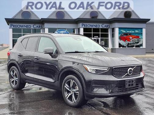 2024 Volvo XC40 B5 Core