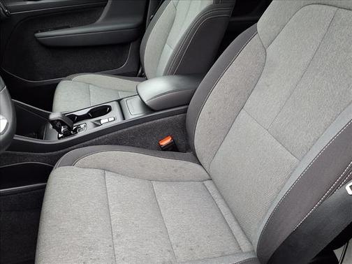 2024 Volvo XC40 B5 Core