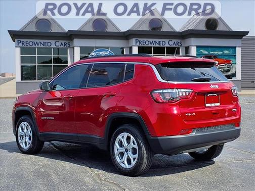 Red Hot Pearlcoat 2025 Jeep Compass Latitude