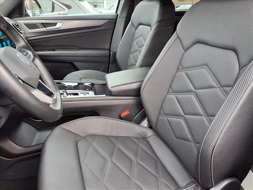 Deep Black Pearl 2025 Volkswagen Atlas Cross Sport 2.0T SE w/Technology 4MOTION