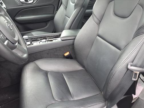 2024 Volvo S60 B5 Core Dark Theme