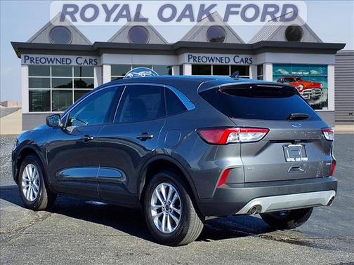 Carbonized Gray Metallic 2022 Ford Escape SE