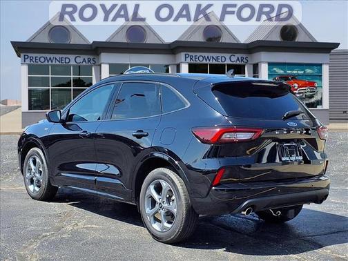 Agate Black Metallic 2023 Ford Escape ST-Line Select