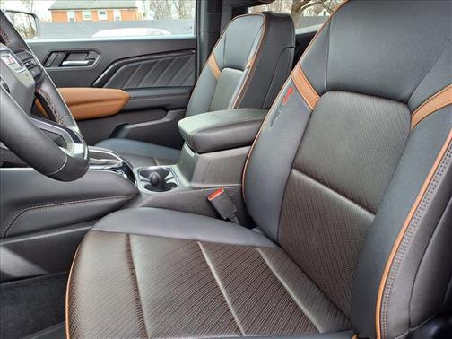 Onyx Black 2023 GMC Canyon AT4