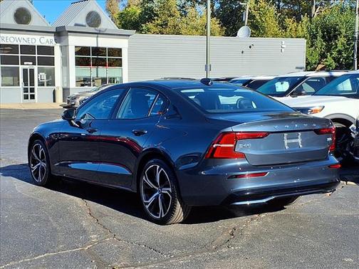 2024 Volvo S60 B5 Core Dark Theme