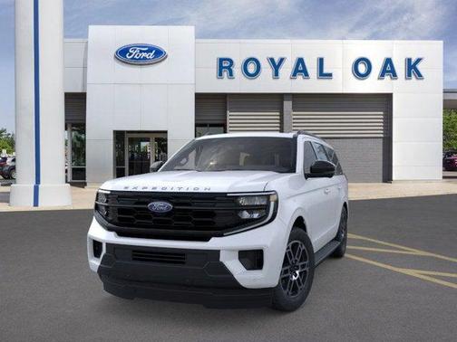 Star White Metallic Tri-Coat 2026 Ford Expedition Active