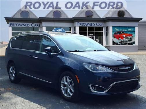 2017 Chrysler Pacifica Touring-L