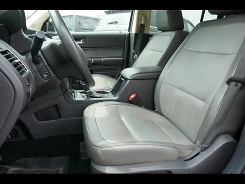 Photo 3 of 14 of 2019 Ford Flex SEL