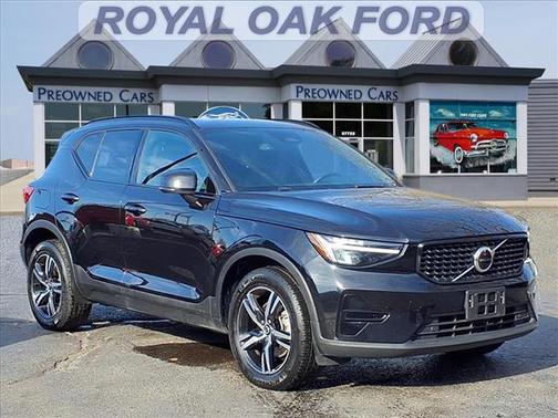 2024 Volvo XC40 B5 Core