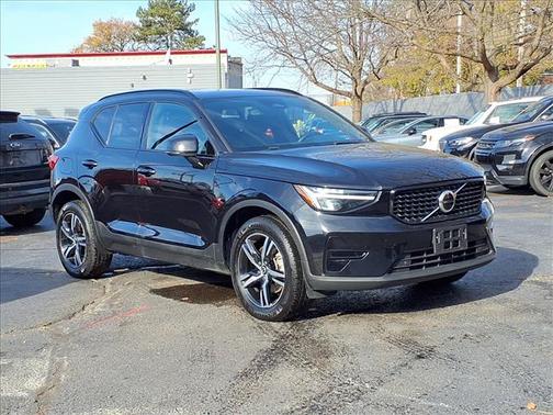 2024 Volvo XC40 B5 Core