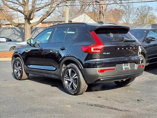 2024 Volvo XC40 B5 Core