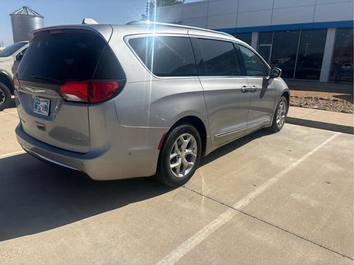 Billet Silver Metallic Clearcoat 2017 Chrysler Pacifica Limited