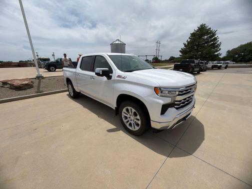Iridescent Pearl Tricoat 2024 Chevrolet Silverado 1500 LTZ